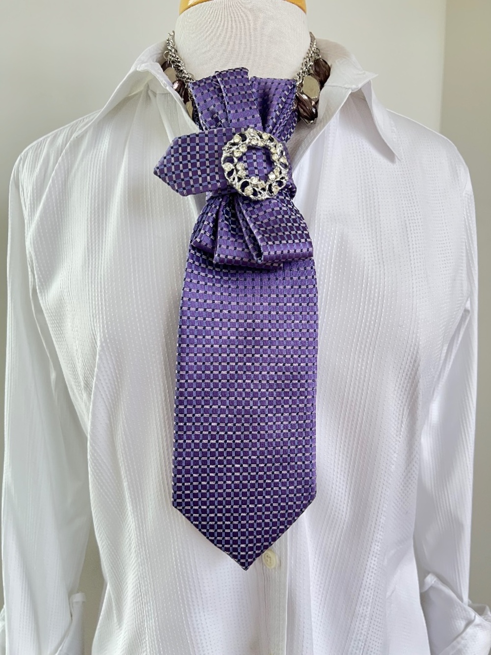 A26🇨🇦_Jeweled Purple Tali' Tie w matching earrings